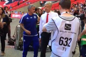 Jose-Mourinho-Arsene-Wenger-hand-shake-snub